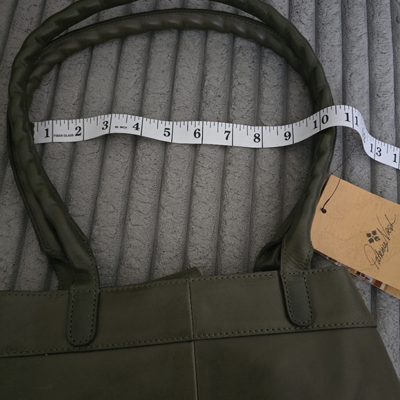 Elegant Olive Green Leather Tote Bag - Picture 11 of 12